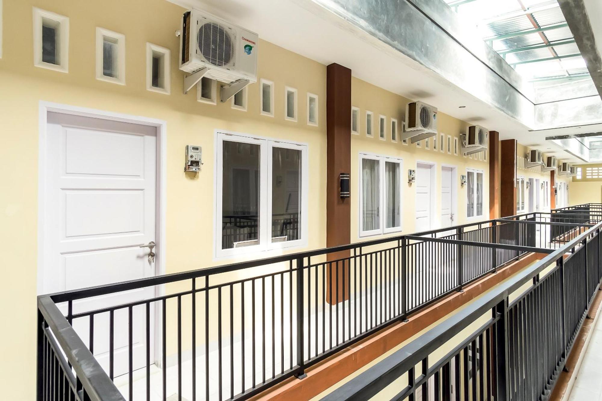 Super Oyo Capital O 873 Kamani Homestay Syariah Medan Exterior photo